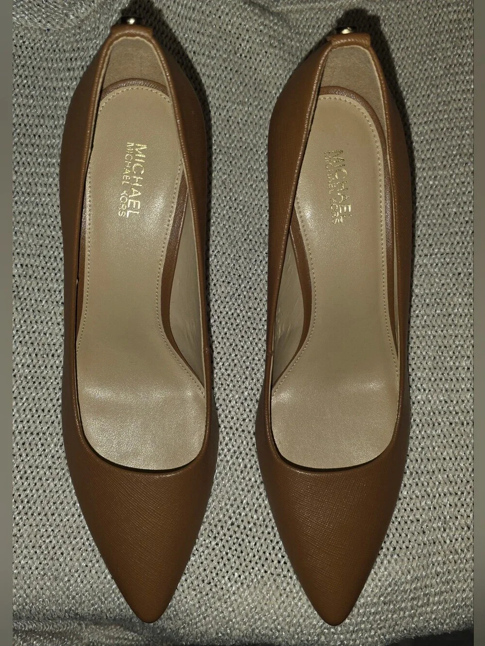 NEW Michael Kors Camel Brown Saffiano Leather Pumps – Size 8